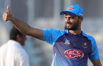 বিপিএলে প্রথম দফায় দল পাননি মাশরাফি