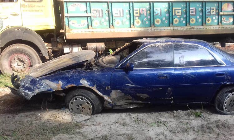 প্রাইভেটকার খাদে, এএসআইসহ নিহত ২