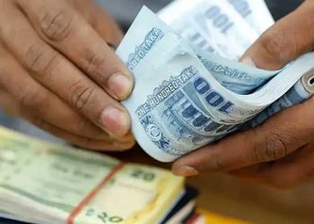 নগদ অর্থ ধরে রাখার প্রবণতা বাড়ছে