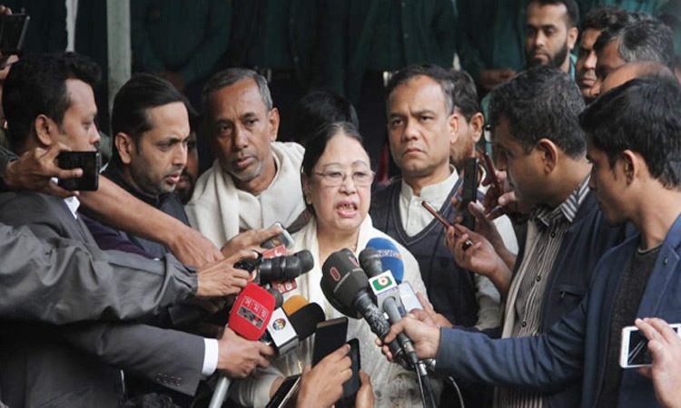 বাম হাত বেঁকে গেছে খালেদা জিয়ার, উন্নত চিকিৎসা প্রয়োজন: সেলিমা