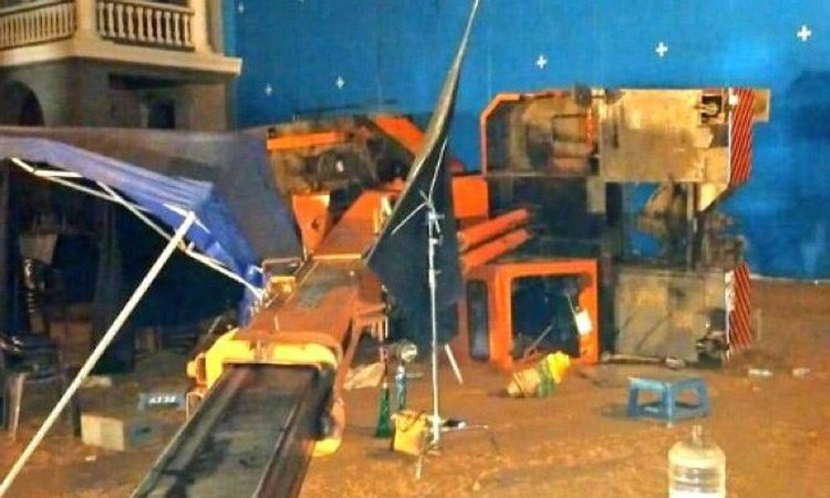 ক্রেন ভেঙে ৩ সহকারী পরিচালক নিহত