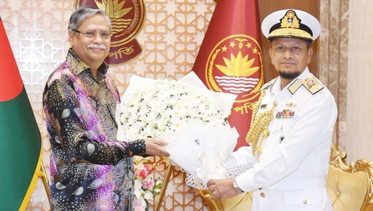 রাষ্ট্রপতির সঙ্গে নবনিযুক্ত নৌবাহিনী প্রধানের সৌজন্য সাক্ষাৎ