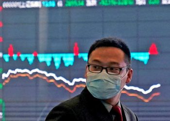 করোনা নিয়ে হিমশিম অর্থনৈতিক নীতিনির্ধারকরা