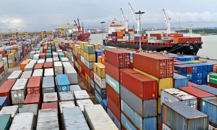 নিলামে উঠছে চট্টগ্রাম বন্দরে আদা, রসুন ও পেঁয়াজ ভর্তি কন্টেইনার