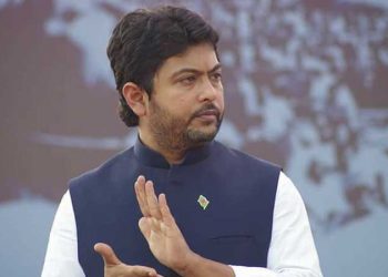 নিম্ন মধ্যবিত্তদের সাহায্যে এমপি নিক্সন চৌধুরীর হট লাইন চালু