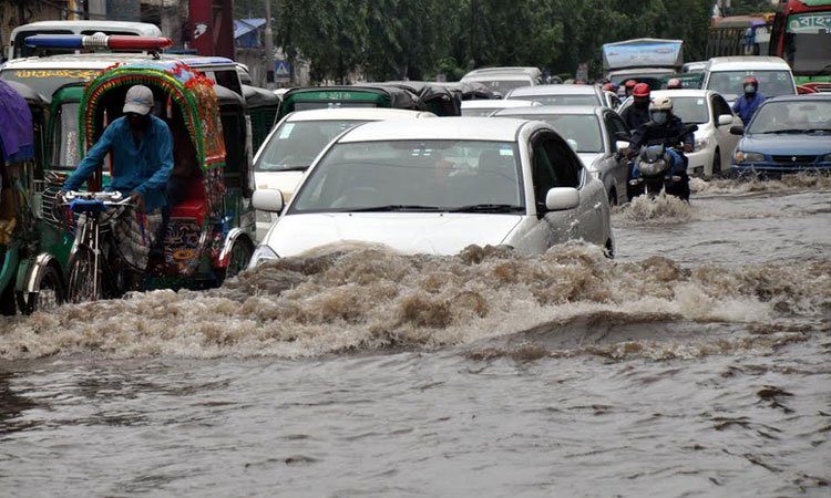 বৃষ্টি আরও তিনদিন,পাহাড়ি এলাকায় ভূমিধসের সম্ভাবনা