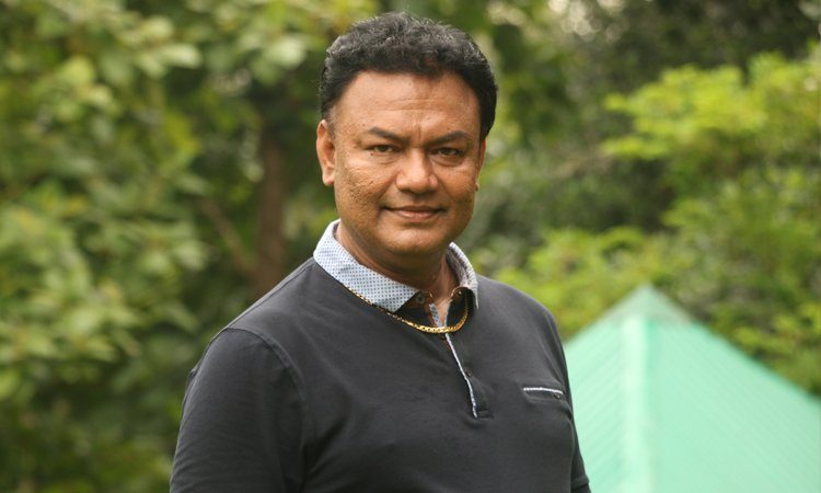 ‘ছায়াবৃক্ষ’তে বড়দা মিঠু