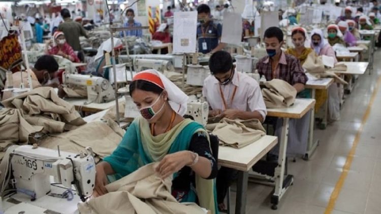 অক্টোবরে তৈরি পোশাক রপ্তানি কমতে পারে ২০ শতাংশ : বিজিএমইএ