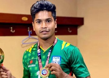 জাতীয় দলে খেলতে বিমানের চাকরি ছাড়লেন তিনি