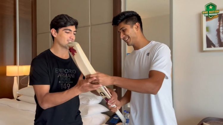 বন্যার্তদের সাহায্যার্থে সেই ব্যাট নিলামে তুলছেন নাসিম