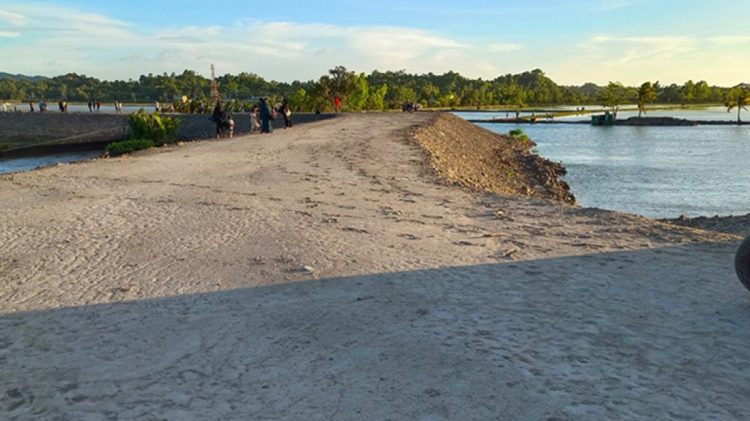 এবার টেকনাফ সীমান্তে আসছে মিয়ানমারের গুলির শব্দ