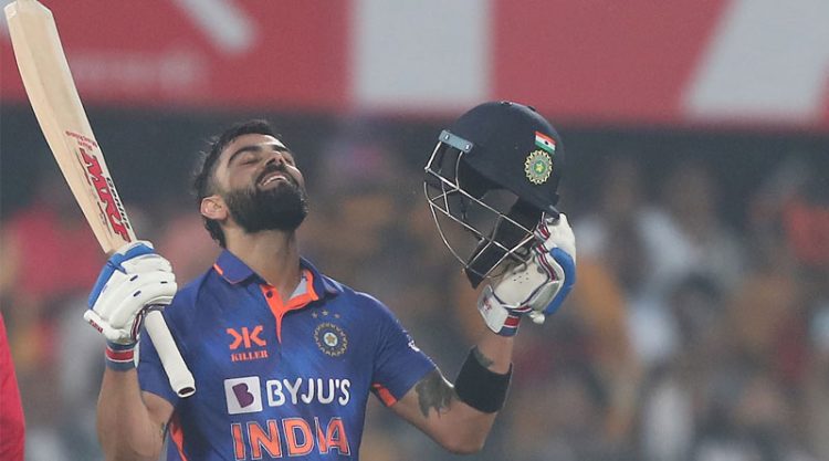 ফের সেঞ্চুরি হাঁকিয়ে শচীনের জোড়া রেকর্ড ভাঙলেন কোহলি