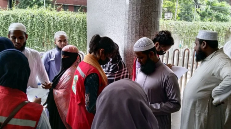 সকাল থেকেই বার্ন ইনস্টিটিউটে রক্তদাতাদের ঢল