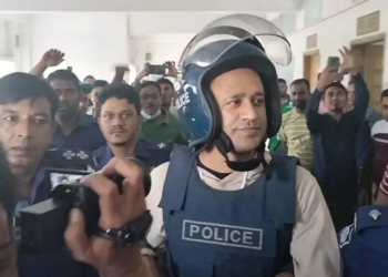 এজলাস থেকে নেমে কান্নায় ভেঙে পড়েন ব্যারিস্টার সুমন