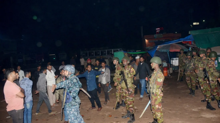 খুবি শিক্ষার্থীদের সোনাডাঙ্গা বাস টার্মিনাল অবরোধ